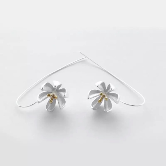 Oriental Blossom Floral Unique Silver/Gold Earring - Picture 11 of 12